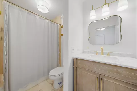 Bath - 222 E Pearson St #1901, Chicago, IL 60611 photo 1 of 2