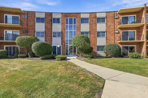 9724 S Karlov Ave #304, Oak Lawn, IL 60453