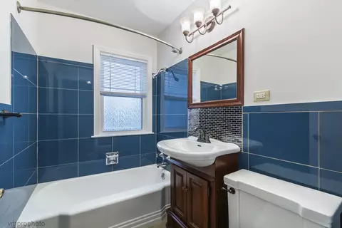 Bath - Undisclosed, River Forest, IL 60305 photo 1 of 3