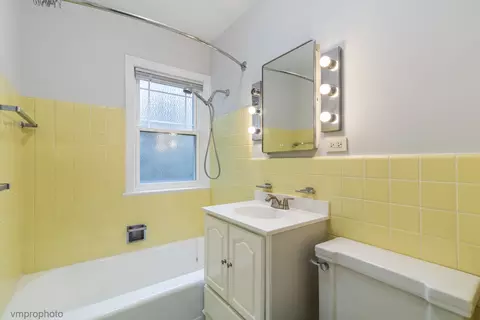 Bath - Undisclosed, River Forest, IL 60305 photo 2 of 3