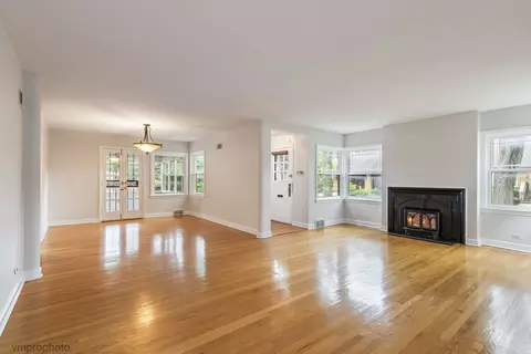 Living - Undisclosed, River Forest, IL 60305 photo 3 of 4