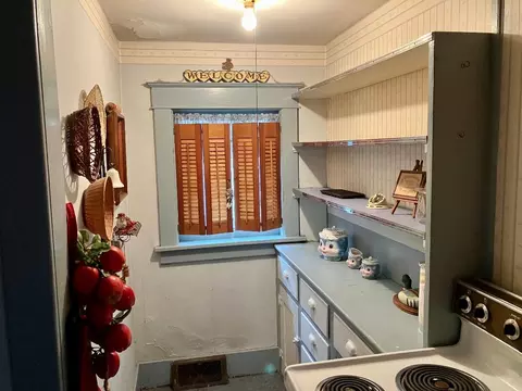 Kitchen - 412 Monroe Ave, Dixon, IL 61021 photo 3 of 4