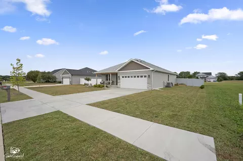 Exterior - 1406 Indian Trl, Kankakee, IL 60901 photo 9 of 11