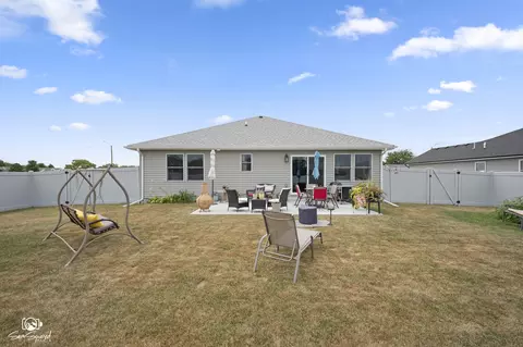 Exterior - 1406 Indian Trl, Kankakee, IL 60901 photo 4 of 11