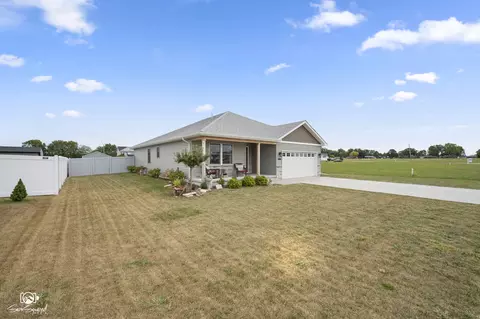 Exterior - 1406 Indian Trl, Kankakee, IL 60901 photo 10 of 11