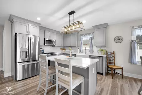 Kitchen - 1406 Indian Trl, Kankakee, IL 60901 photo 2 of 3