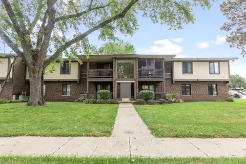 566 Somerset Ln #4, Crystal Lake, IL 60014