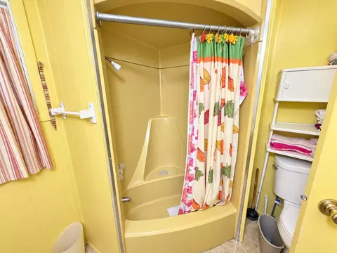 Bath - 1111 E 7th St, Metropolis, IL 62960 photo 4 of 5