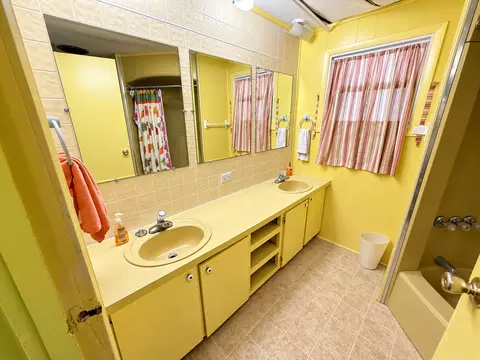 Bath - 1111 E 7th St, Metropolis, IL 62960 photo 5 of 5