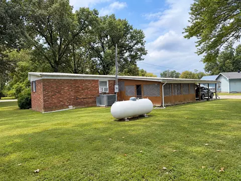 Exterior - 1111 E 7th St, Metropolis, IL 62960 photo 10 of 12