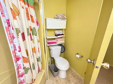 Bath - 1111 E 7th St, Metropolis, IL 62960 photo 3 of 5