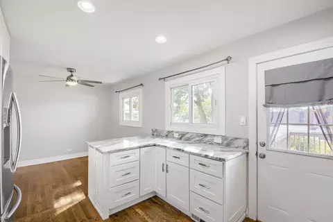 Kitchen - 2050 Shepard Rd, Hoffman Estates, IL 60169 photo 4 of 4