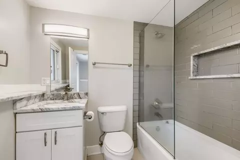 Bath - 2050 Shepard Rd, Hoffman Estates, IL 60169 photo 3 of 3