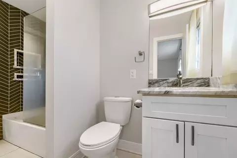 Bath - 2050 Shepard Rd, Hoffman Estates, IL 60169 photo 2 of 3