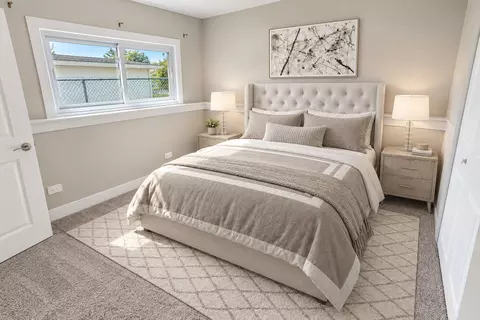 Bedroom - 2050 Shepard Rd, Hoffman Estates, IL 60169 photo 4 of 6