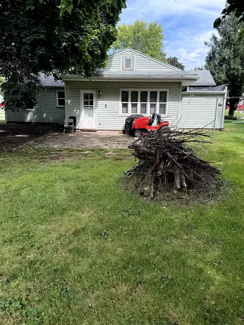 Exterior - 312 Depot St, Walnut, IL 61376 photo 2 of 3