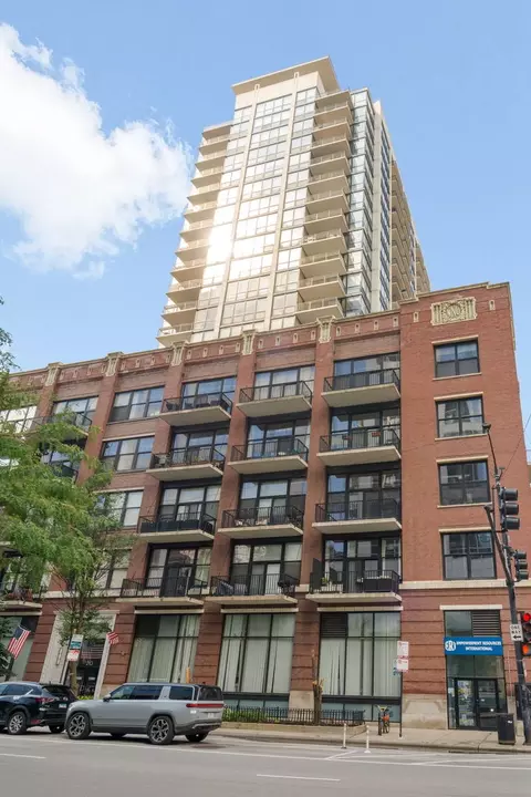210 S Desplaines St #1901, Chicago, IL 60661