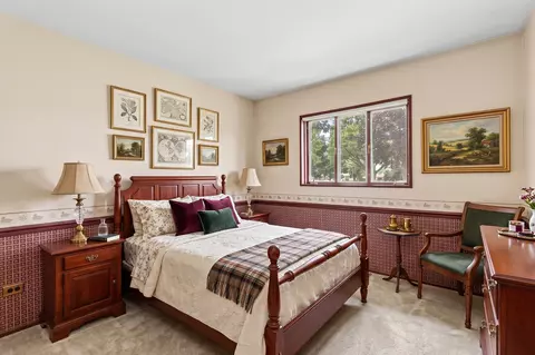 Bedroom - 385 Pleasant St, Hoffman Estates, IL 60169 photo 3 of 6