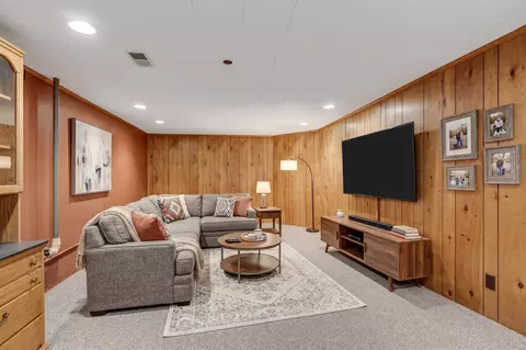 Living - 385 Pleasant St, Hoffman Estates, IL 60169 photo 5 of 5