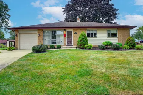 Exterior - 385 Pleasant St, Hoffman Estates, IL 60169 photo 2 of 4
