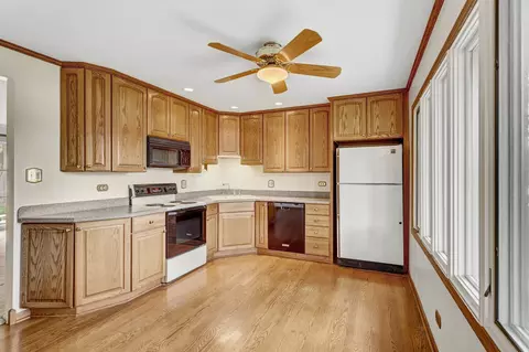 Kitchen - 385 Pleasant St, Hoffman Estates, IL 60169 photo 1 of 1