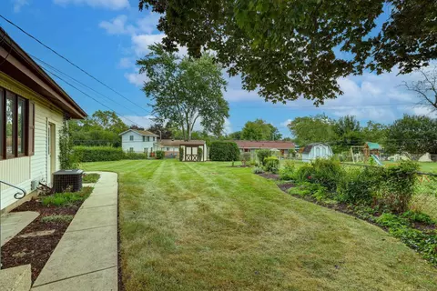 Exterior - 385 Pleasant St, Hoffman Estates, IL 60169 photo 4 of 4