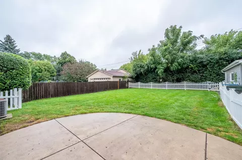 Exterior - 513 E Highland Ave, Mount Prospect, IL 60056 photo 2 of 3
