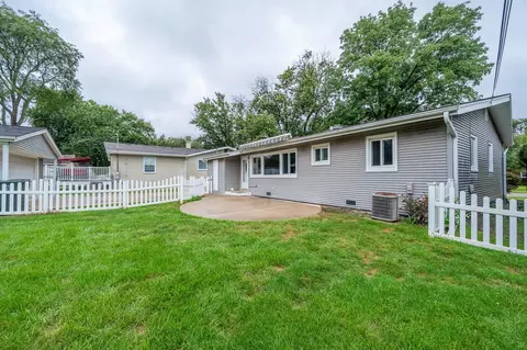 Exterior - 513 E Highland Ave, Mount Prospect, IL 60056 photo 3 of 3