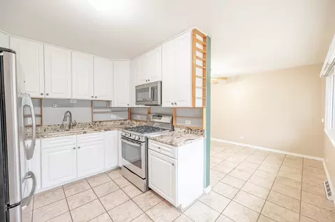 Kitchen - 513 E Highland Ave, Mount Prospect, IL 60056 photo 1 of 2