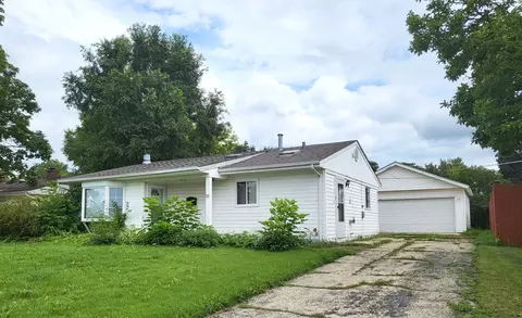 25 Thrush Rd, Carpentersville, IL 60110