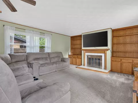 Living - 520 Johnson Ave, Morris, IL 60450 photo 7 of 8