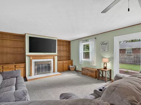 Living - 520 Johnson Ave, Morris, IL 60450 photo 6 of 8