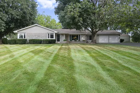 11518 Algonquin Rd, Huntley, IL 60142