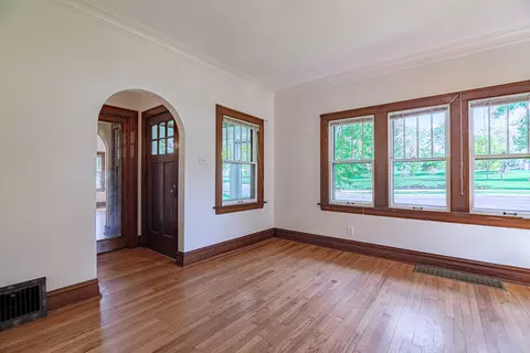 Living - 224 S Walnut St, Itasca, IL 60143 photo 1 of 5