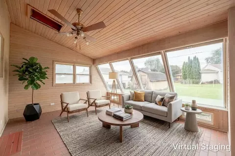Living - 104 N Warrington Rd, Des Plaines, IL 60016 photo 2 of 3