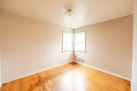 Bedroom - 104 N Warrington Rd, Des Plaines, IL 60016 photo 2 of 3