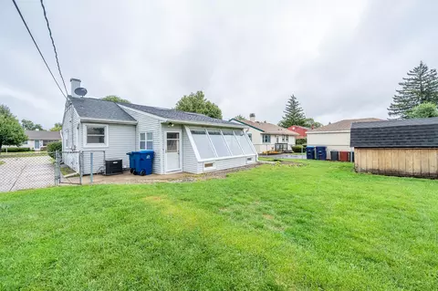 Exterior - 104 N Warrington Rd, Des Plaines, IL 60016 photo 2 of 2