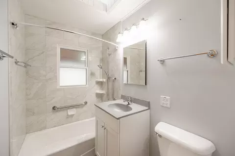 Bath - 104 N Warrington Rd, Des Plaines, IL 60016 photo 1 of 2