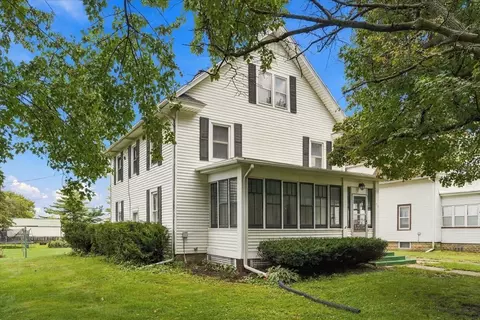 Exterior - 310 E Dixon St, Polo, IL 61064 photo 1 of 4