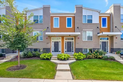 3 S547 Everton Dr, Warrenville, IL 60555