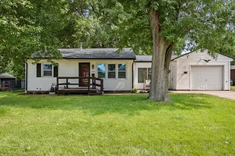 1531 29th St, Bettendorf, IA 52722