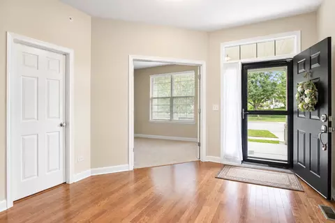 Entry Way - 1908 Eton Dr, Hoffman Estates, IL 60192 photo 2 of 4