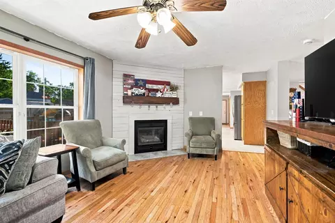 Living - 415 E Hamilton St, Odell, IL 60460 photo 4 of 5