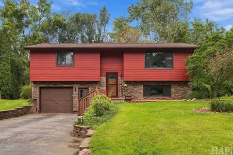 8006 Craig Dr, Wonder Lake, IL 60097