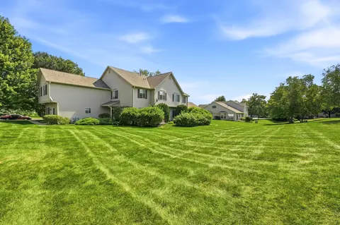 2051 Village View Dr, Yorkville, IL 60560
