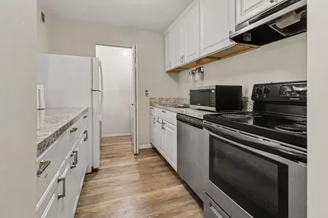 Kitchen - 3255 Kirchoff Rd #203, Rolling Meadows, IL 60008 photo 1 of 2