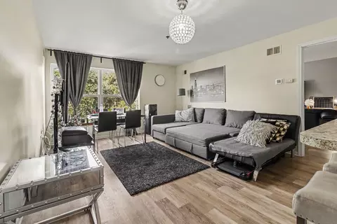 Living - 3255 Kirchoff Rd #203, Rolling Meadows, IL 60008 photo 1 of 2