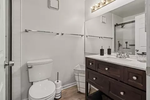 Bath - 3255 Kirchoff Rd #203, Rolling Meadows, IL 60008 photo 2 of 3