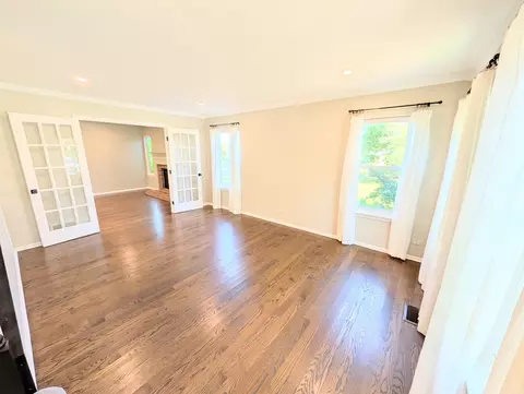 Living - 1350 Northgate Ct, Bartlett, IL 60103 photo 2 of 10