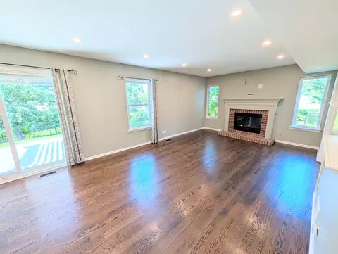Living - 1350 Northgate Ct, Bartlett, IL 60103 photo 6 of 10